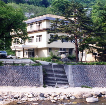 川俣温泉　国民宿舎　渓山荘｜栃木県の温泉宿・人気温泉旅館｜4,400円〜