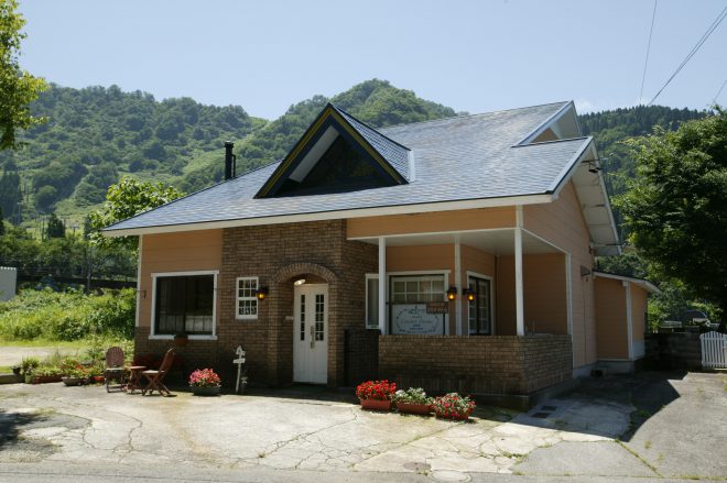 GUESTHOUSE CAFE&BAR UNILA|石川県の温泉宿・人気温泉旅館|3,500円〜