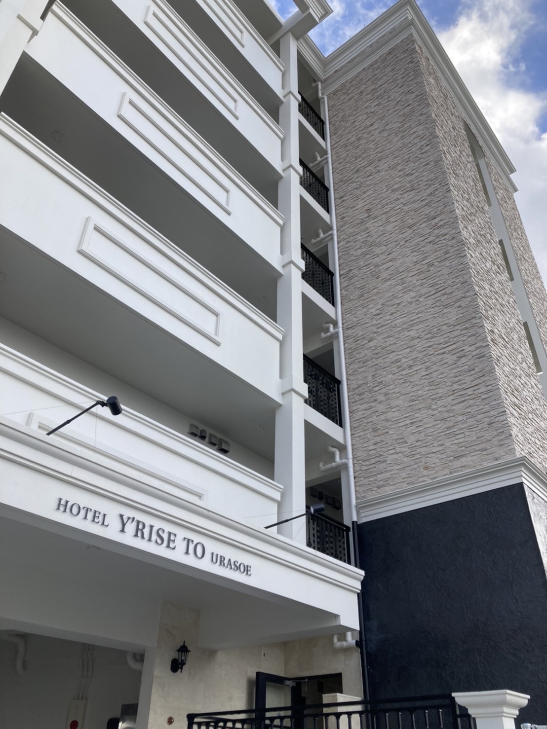 ＨＯＴＥＬ　Ｙ’ＲＩＳＥ　ＴＯ　ＵＲＡＳＯＥ｜沖縄県のビジネスホテル・出張宿泊｜3,360円〜