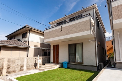 恩納合法民泊Cozy House 家族旅行に最適なスペース無料駐車 ^|沖縄県のリゾートホテル・極上ステイ|6,728円〜