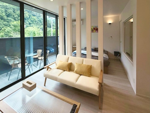 加美屋リゾート 長瀞岩畳リバーサイドテラスSuite room ^|埼玉県のリゾートホテル・極上ステイ|0円〜