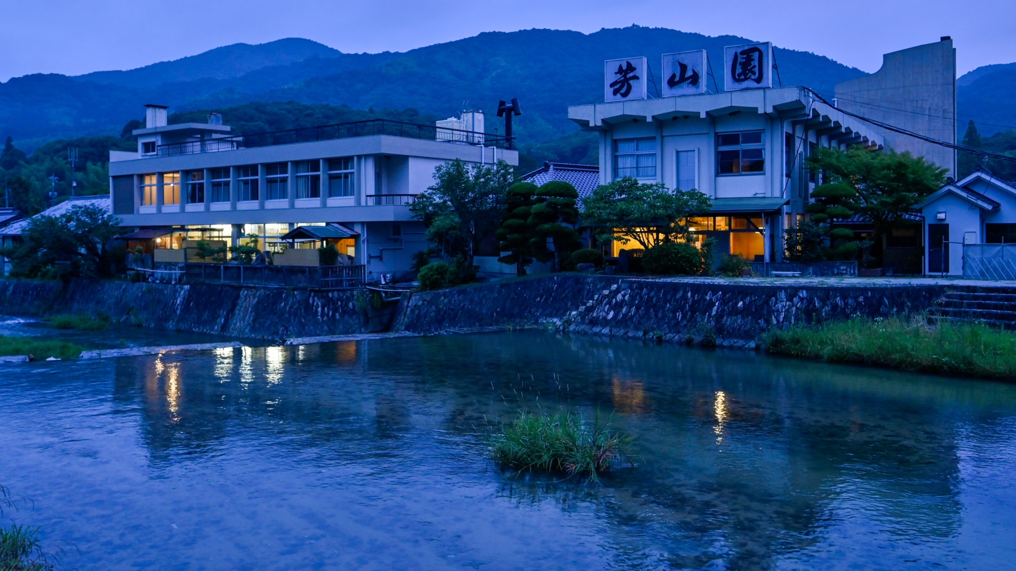 湯野温泉　芳山園｜山口県の温泉宿・人気温泉旅館｜8,800円〜